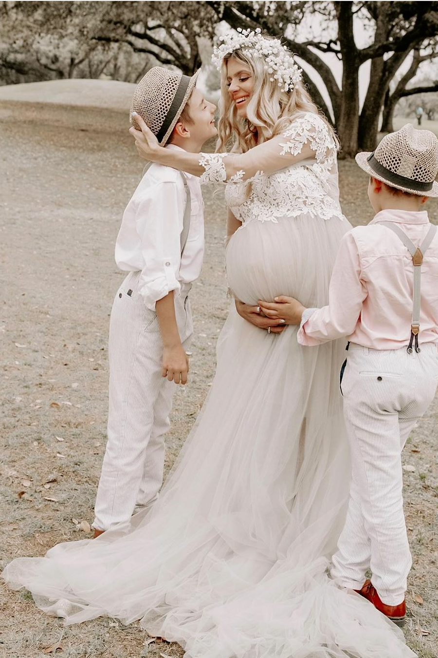 3/4-sleeves-lace-maternity-dress-for-photoshoot-tulle-skirt-1