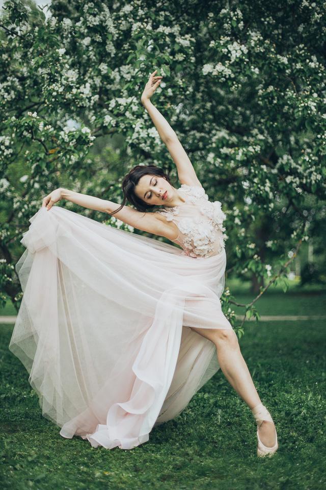 flowers-sheer-lace-boho-wedding-dress-with-tulle-skirt-4