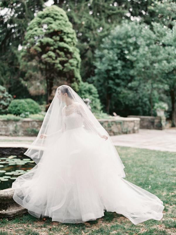 lace-illusion-neckline-wedding-dress-tulle-horsehair-trim-3