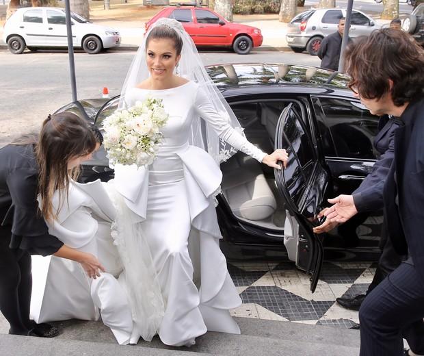 long-sleeves-white-wedding-gown-with-flounced-skirt-8