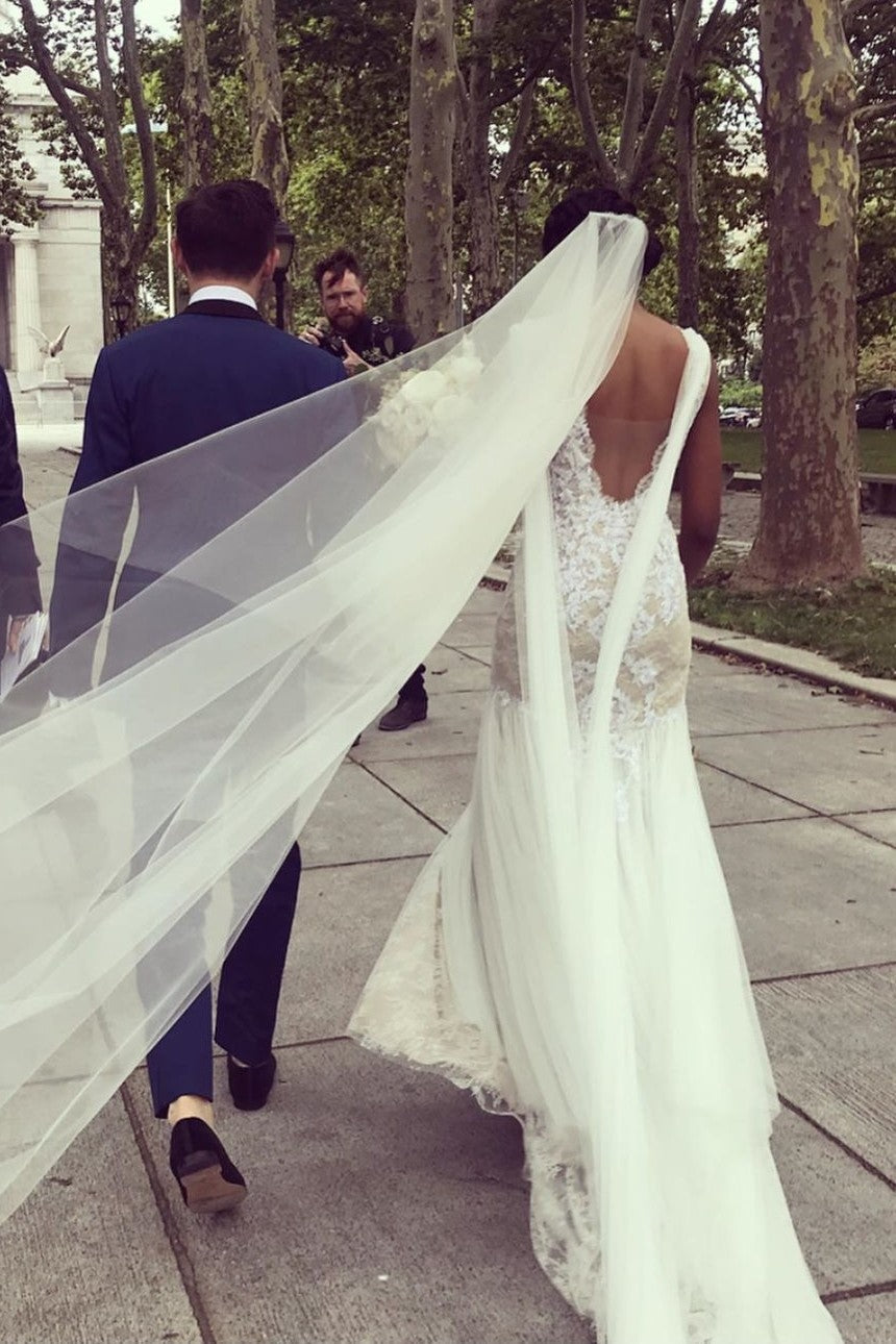 sleeveless-lace-appliqued-sheath-bridal-dresses-2020-1