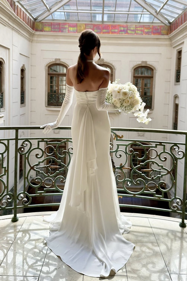 elegant-column-wedding-dress-halter-neckline-1