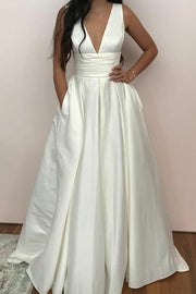 V-neckline White Satin Wedding Gown with Pockets