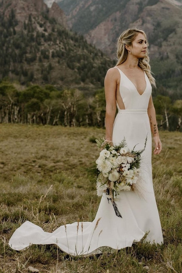 2021 Simple Outside Wedding Dresses with V-neckline