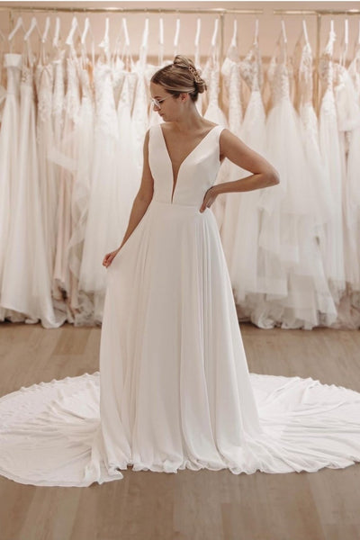 2023-summer-bridal-gown-with-plunging-neckline
