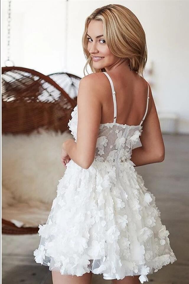 3D Floral Lace White Homecoming Dresses with V-neckline