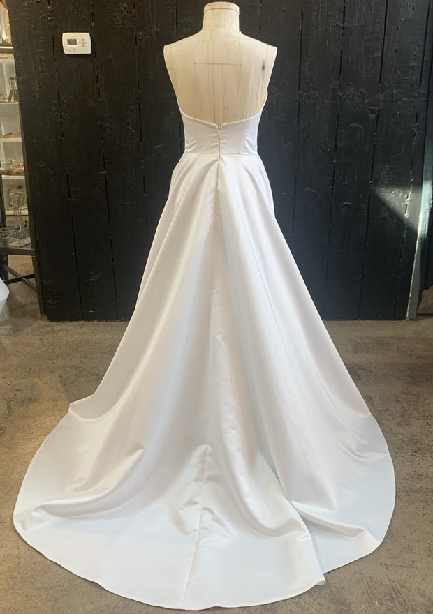 a-line-strapless-satin-wedding-dress-with-pockets-4