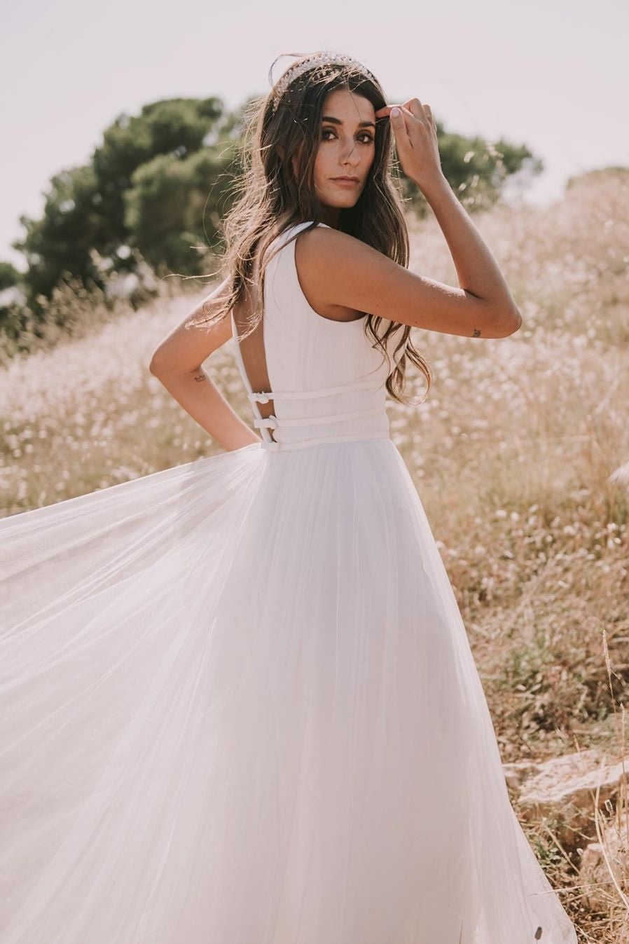a-line-tulle-boho-wedding-dresses-with-plunging-v-neckline-1
