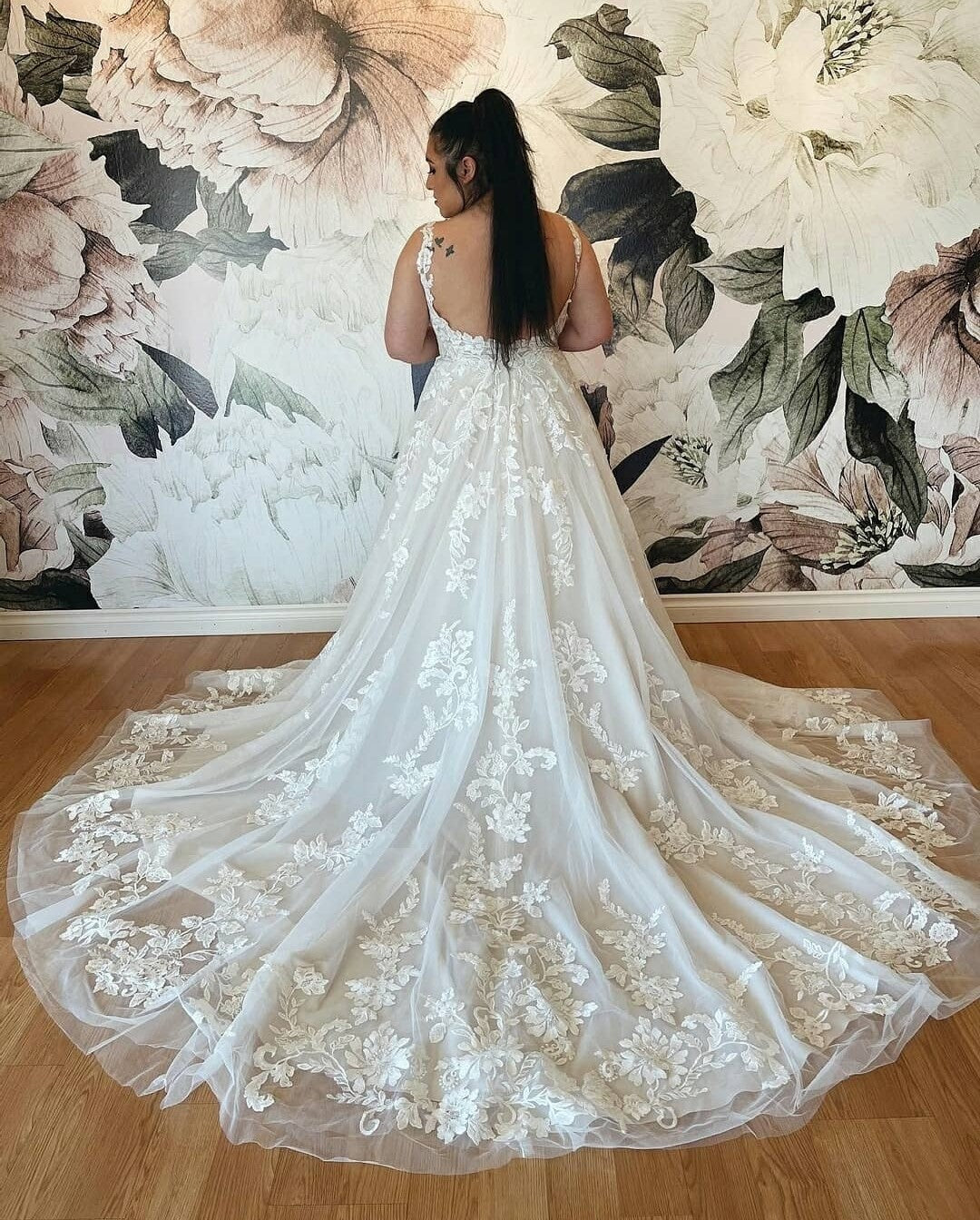 Appliqued Tulle Big Size Wedding Gowns for Women