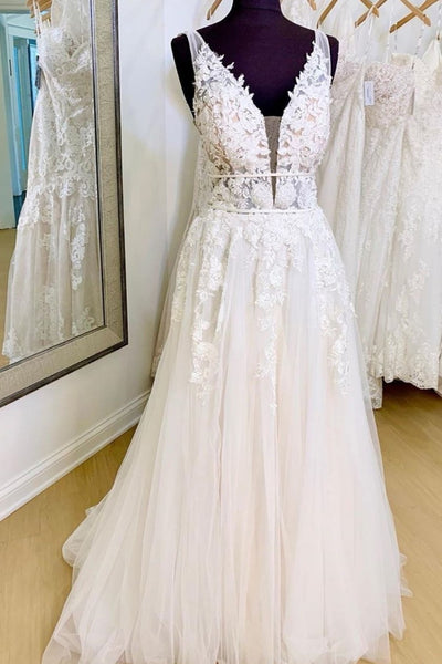 appliques-lace-v-neckline-bridal-dresses-with-tulle-skirt