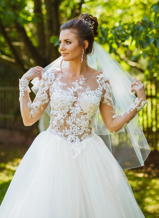 backless-long-sleeve-lace-garden-bridal-dresses-2020-2