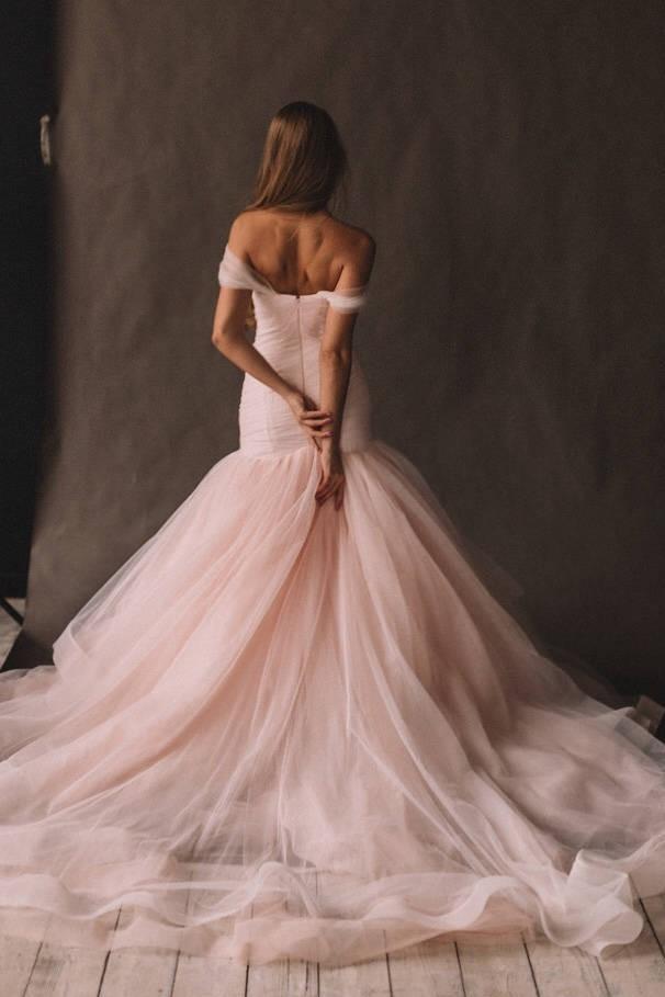 blush-pink-tulle-wedding-gown-fit&flare-horsehair-skirt-1