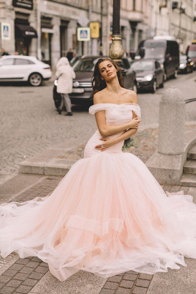 blush-pink-tulle-wedding-gown-fit&flare-horsehair-skirt