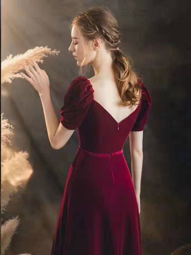 burgundy-velvet-long-prom-gowns-with-puffy-sleeves-2
