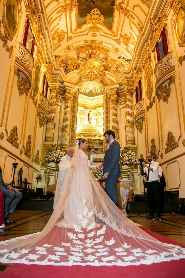 cathedral-long-bride-veil-with-lace-appliques-details