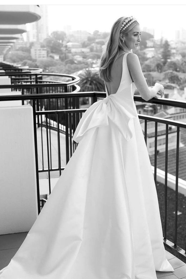 classic-a-line-wedding-dress-with-detachable-bow-1