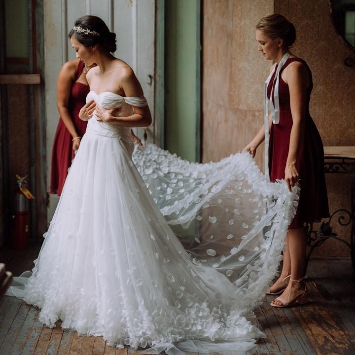 clustered-petals-skirt-wedding-dress-off-the-shoulder-vestido-de-novia-3