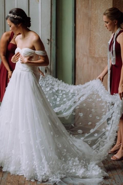 clustered-petals-skirt-wedding-dress-off-the-shoulder-vestido-de-novia