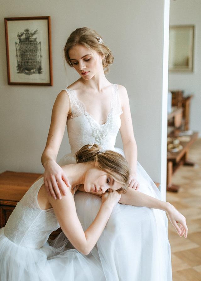 dusty-tulle-boho-wedding-dress-with-beaded-scalloped-lace-v-neckline-3