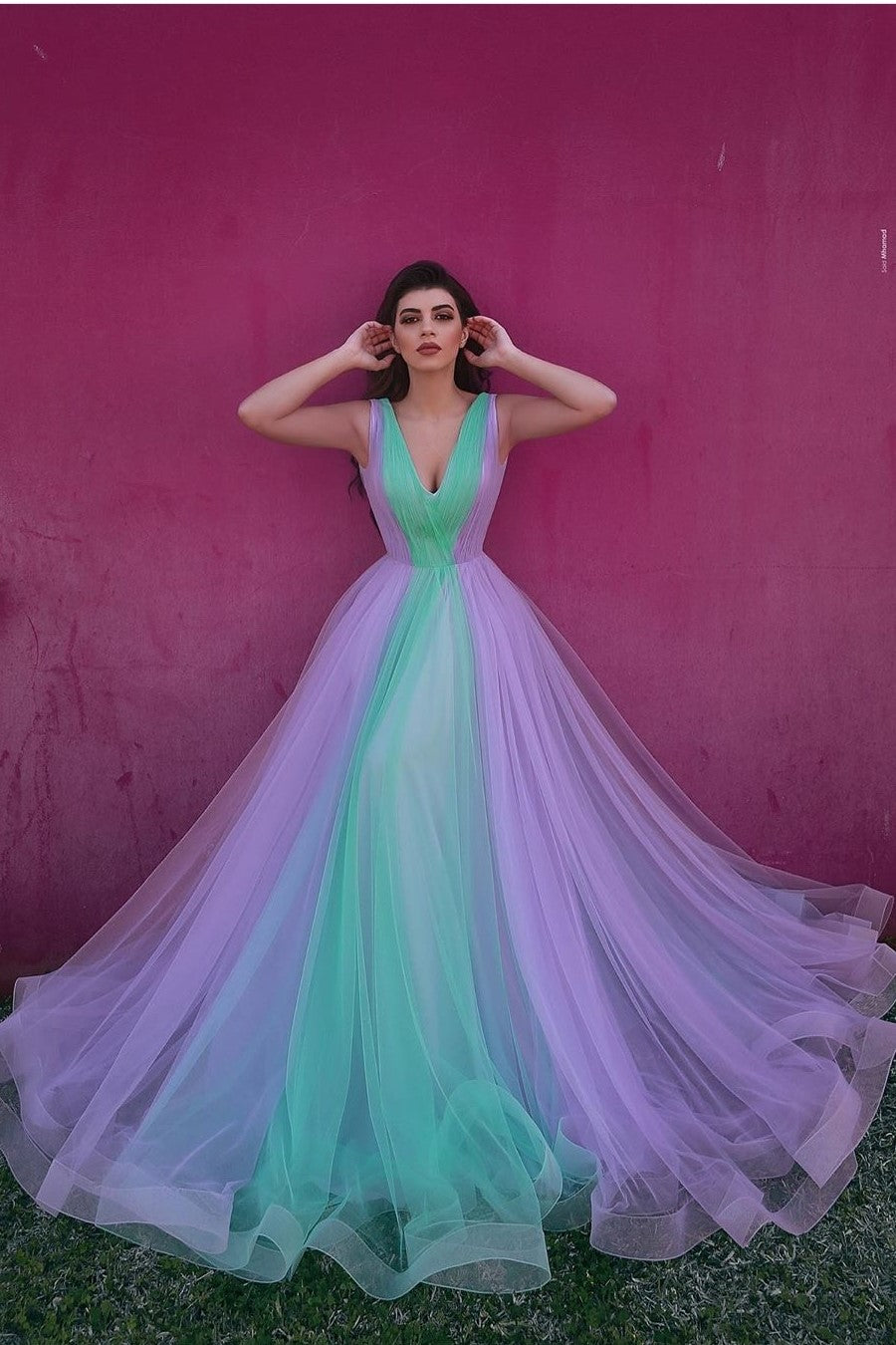enchanting-tulle-color-block-prom-gowns-with-v-neckline