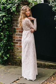 floor-length-vintage-lace-wedding-dress-long-sleeves-1