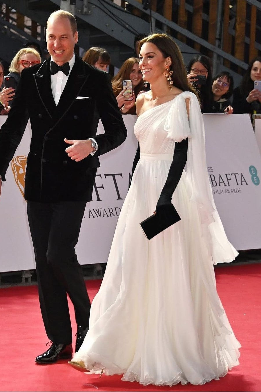 kate-middleton-red-carpet-dress-for-bafta-awards-2