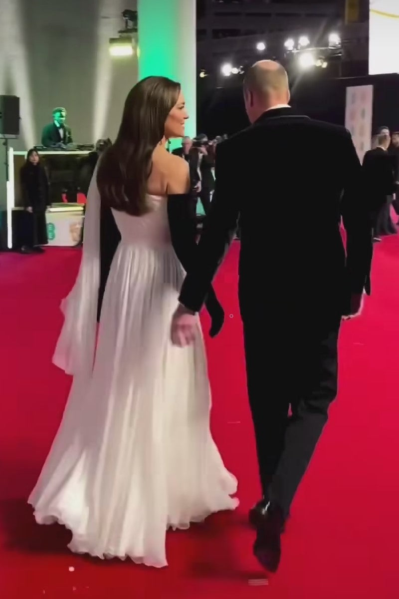kate-middleton-red-carpet-dress-for-bafta-awards-3