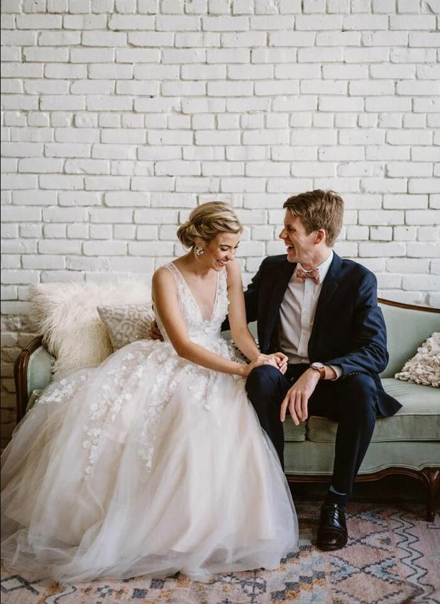 lace-pearls-sleeveless-floral-wedding-dresses-with-v-neckline-1