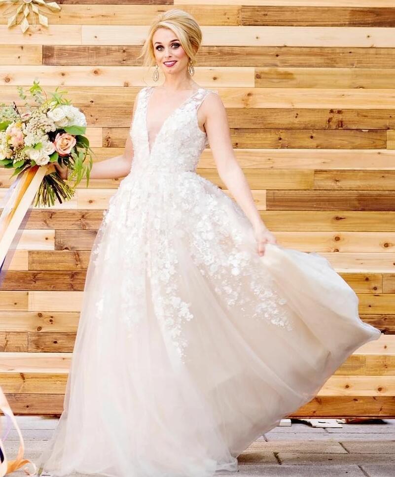 lace-pearls-sleeveless-floral-wedding-dresses-with-v-neckline-2