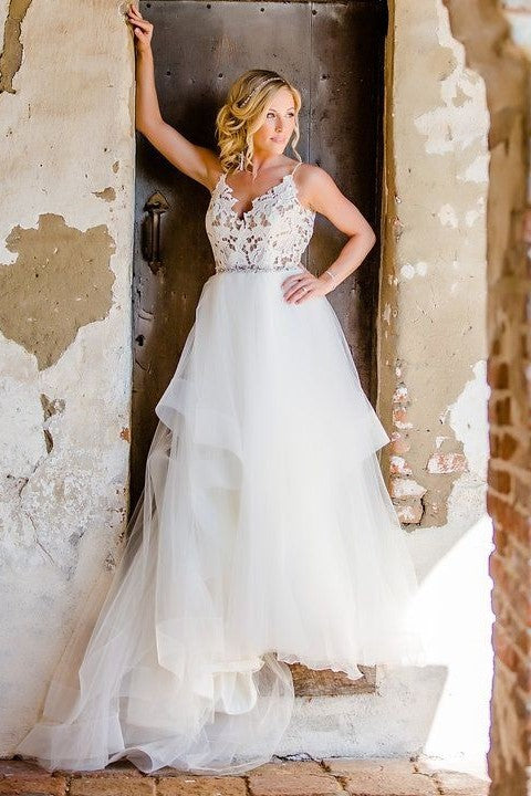 lace-v-neckline-garden-bridal-dresses-with-horsehair-skirt