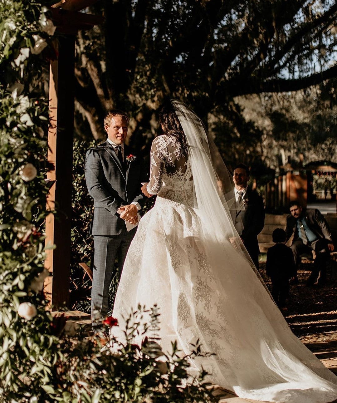 long-sleeve-vintage-lace-wedding-dresses-online-2