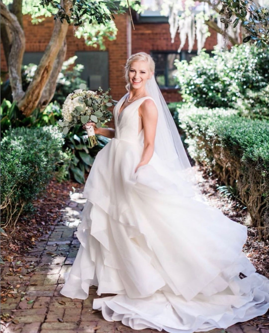 modern-layers-skirt-ball-gown-bridal-dress-with-v-neckline-2