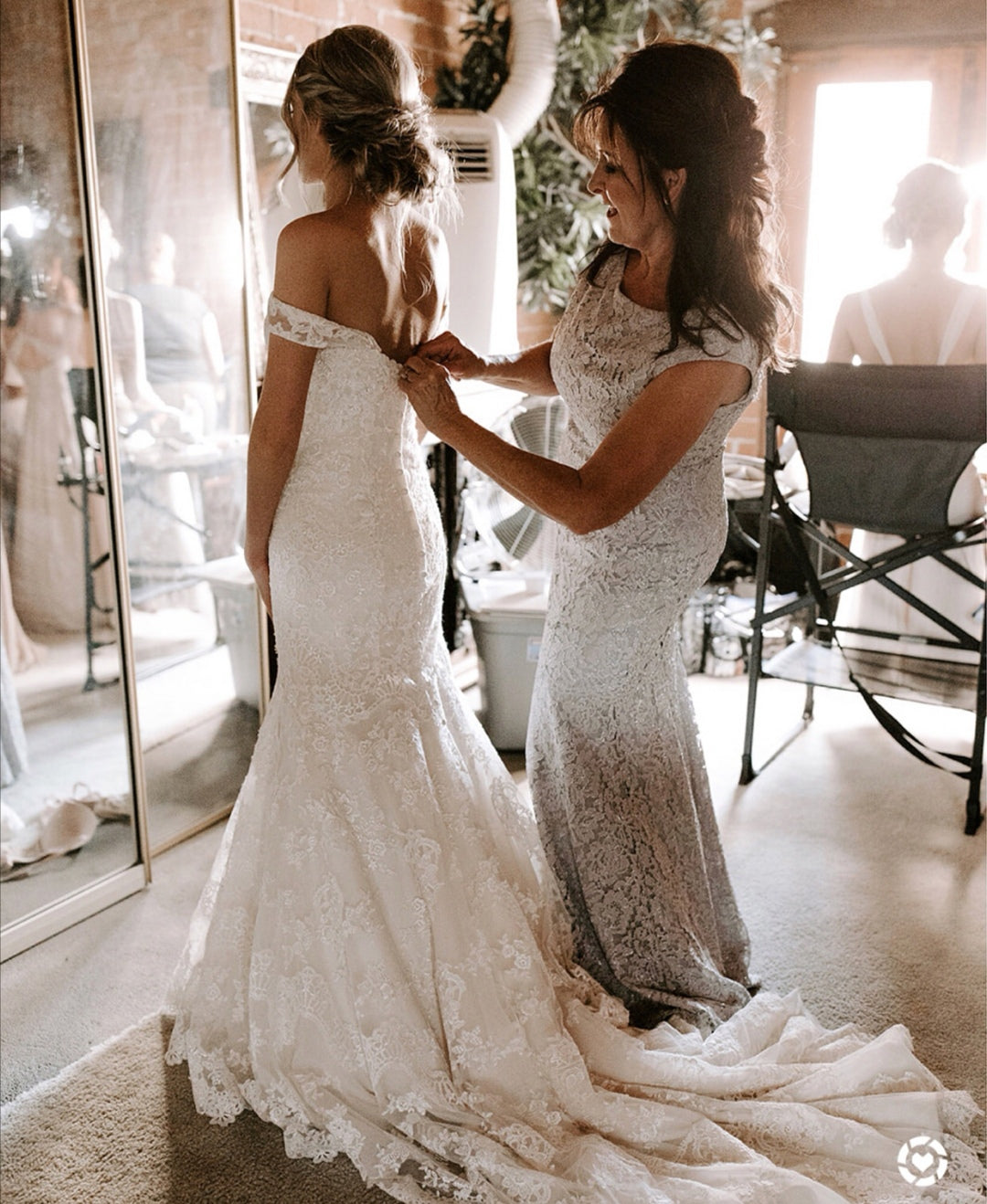 off-the-shoulder-lace-off-the-shoulder-bridal-dress-wedding-2020-2