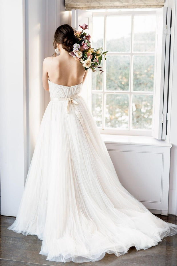 plunging-sweetheart-bride-wedding-gown-tulle-skirt-1