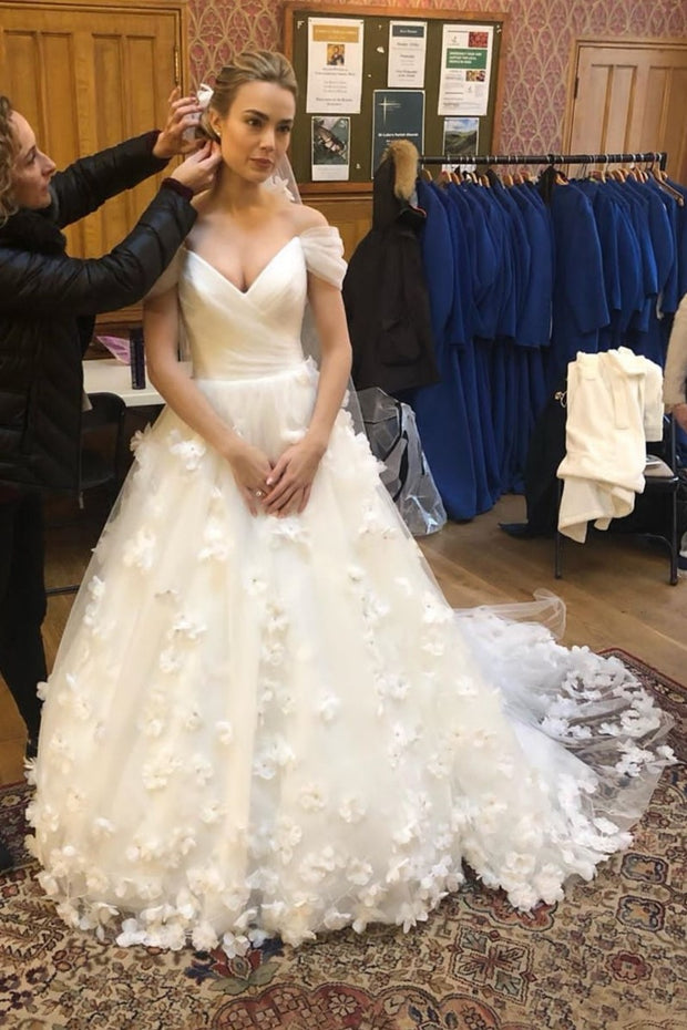 princess-off-the-shoulder-flower-wedding-gown-2020-1