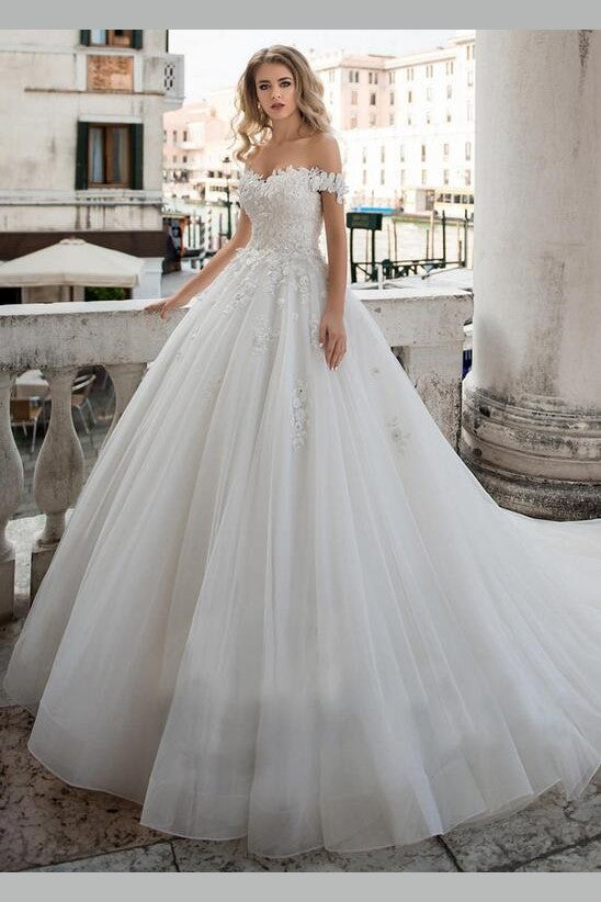 romantic-lace-off-the-shoulder-bridal-gown-with-tulle-train