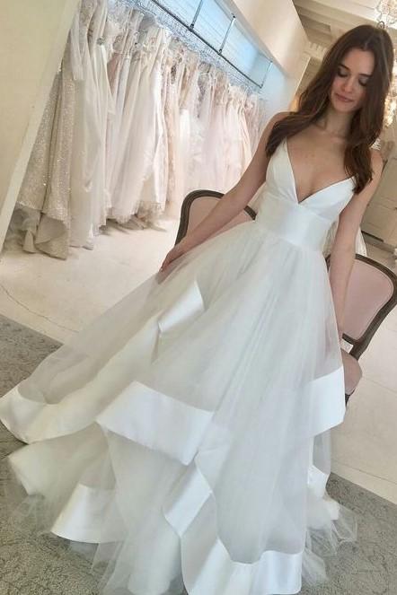 satin-ribbon-tulle-wedding-gown-with-v-neckline