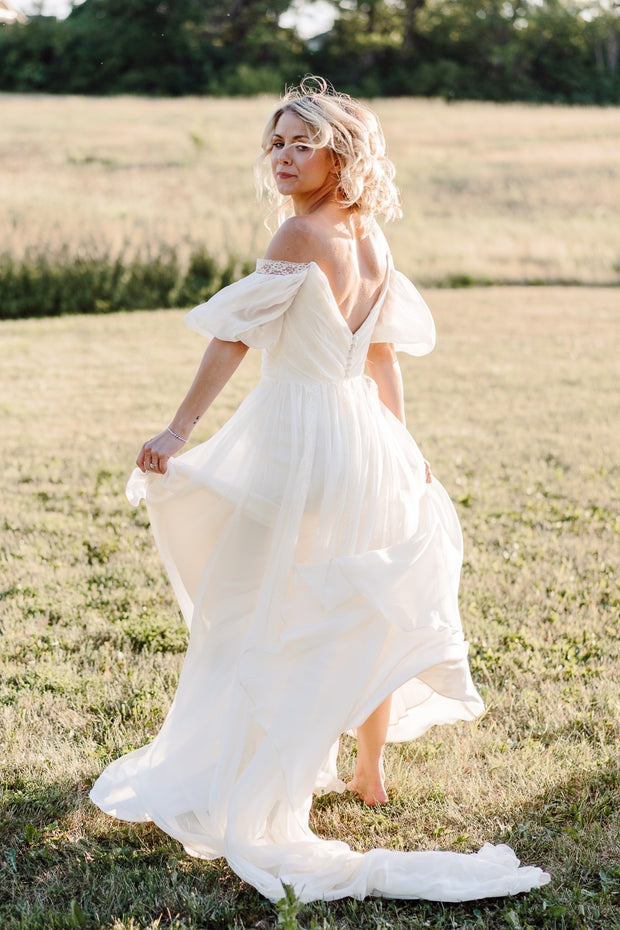 Simple Beach Bridal Dress with Off-the-shoulder Neckline