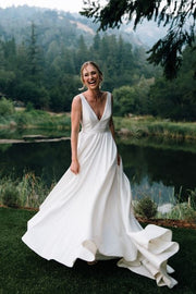 simple-outdoor-wedding-dresses-with-v-neck