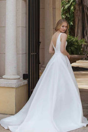 simple-satin-bridal-gown-with-v-neckline-vestido-de-casamento-1