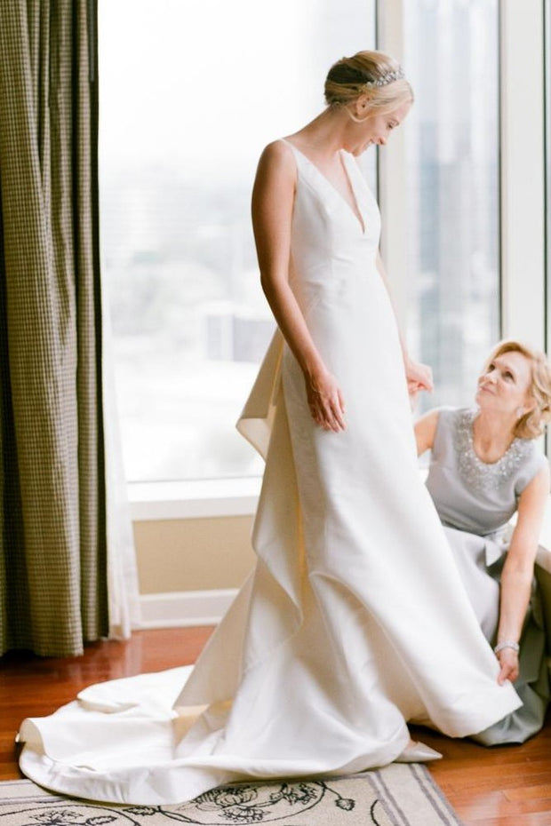 Simple Satin Garden Bridal Dresses with Ruffles Train