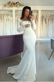 sleek-long-sleeved-wedding-dress-with-square-neck