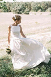 sleek-satin-bride-wedding-dress-with-box-pleats