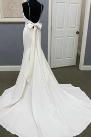 sleek-sheath-wedding-gown-with-long-train-2