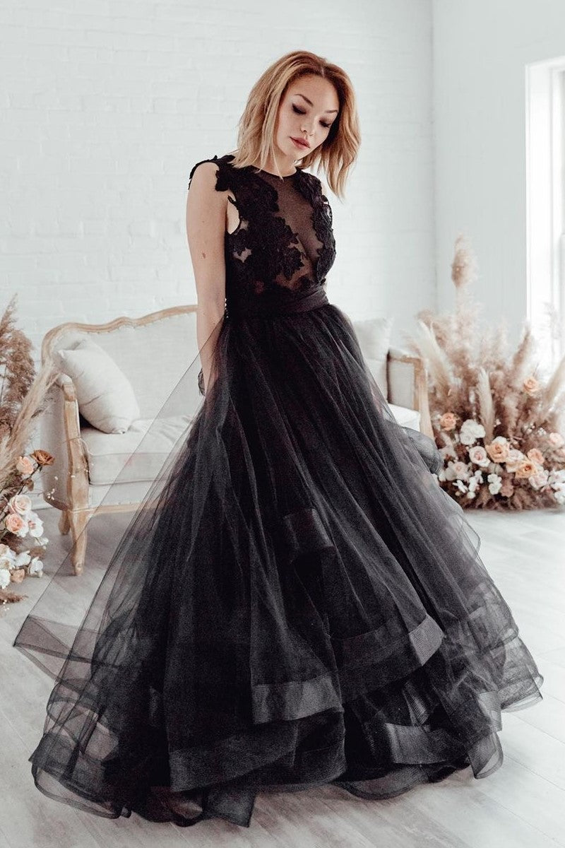 sleeveless-appliqued-black-wedding-gown-tulle-skirt-2020-1