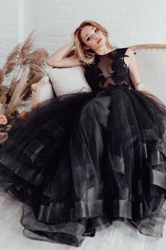 sleeveless-appliqued-black-wedding-gown-tulle-skirt-2020