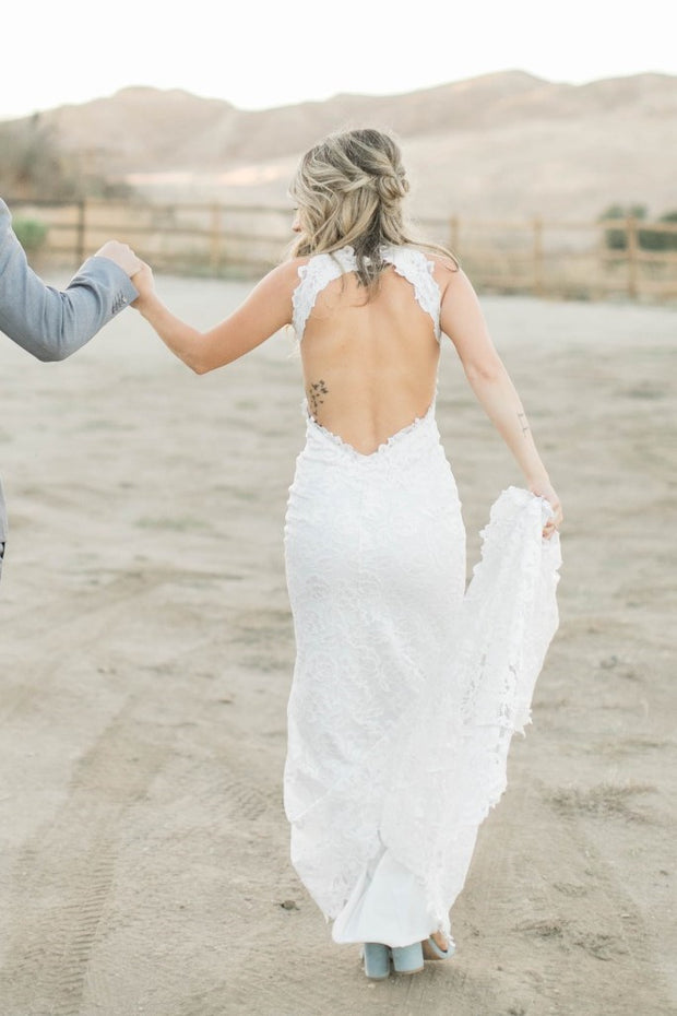 sleeveless-hollow-back-lace-bride-dresses-with-cut-skirt-1