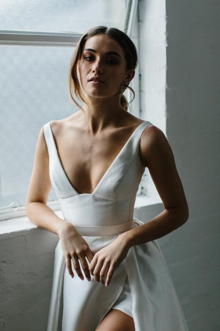 sleeveless-satin-simple-bridal-gowns-with-inner-skirt-1