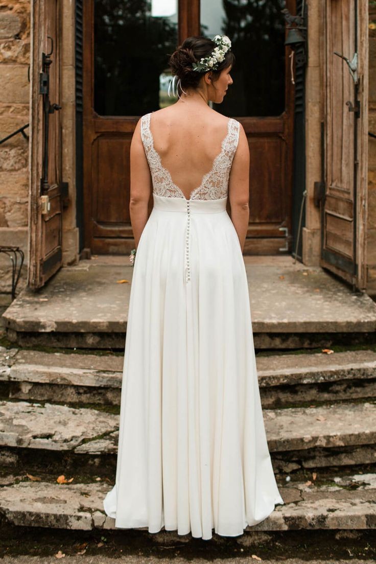 sleeveless-summer-bridal-dresses-with-lace-bodice-1