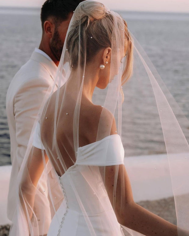 slim-fit-off-the-shoulder-bridal-dress-with-split-side-3